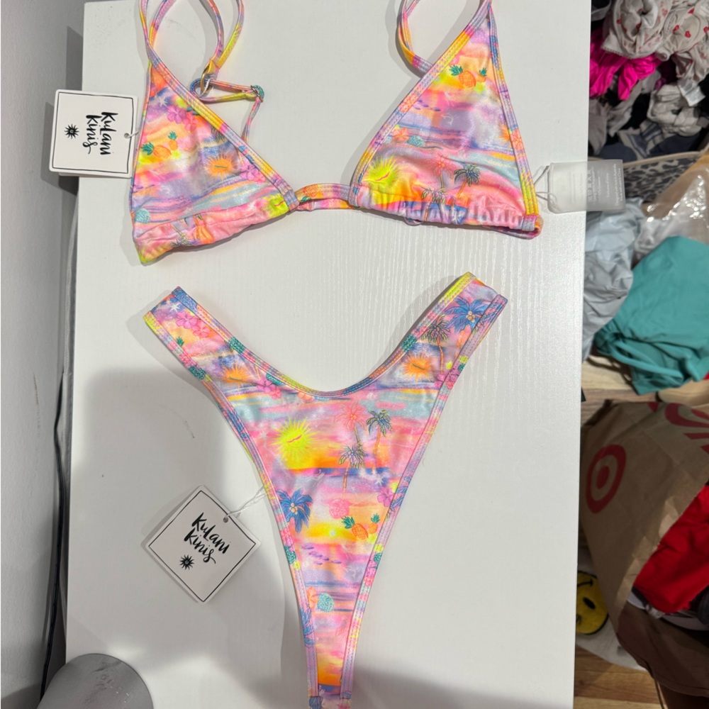 Kulani Kinis bikini
